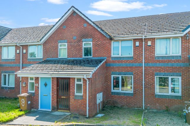 2 bed property, in The Warren, £130,000