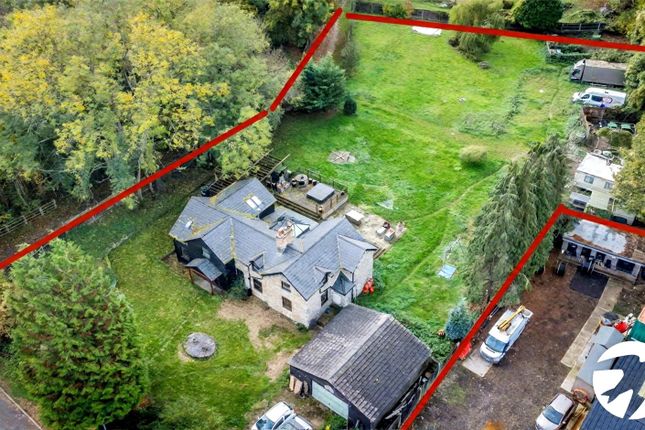 5 bed property, in Maidstone Road, £900,000