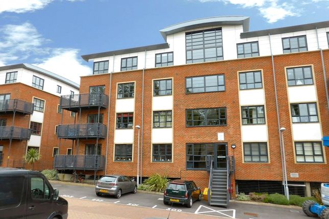 2 bed property, in Beverley House, £237,500