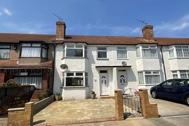 3 bed property, in Elm Park, £425,000