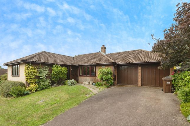 3 bed property, in Glenleigh Walk, £550,000