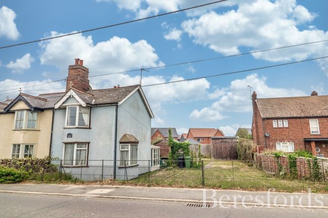 2 bed property, in Colchester Road, £295,000
