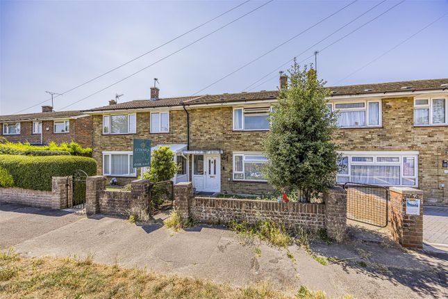 2 bed property, in Wakfords Way, £245,000