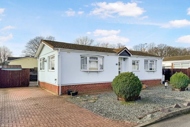2 bed property, in Roma Avenue, £220,000