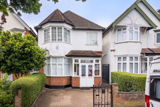3 bed property, in Clivedon Road, £950,000