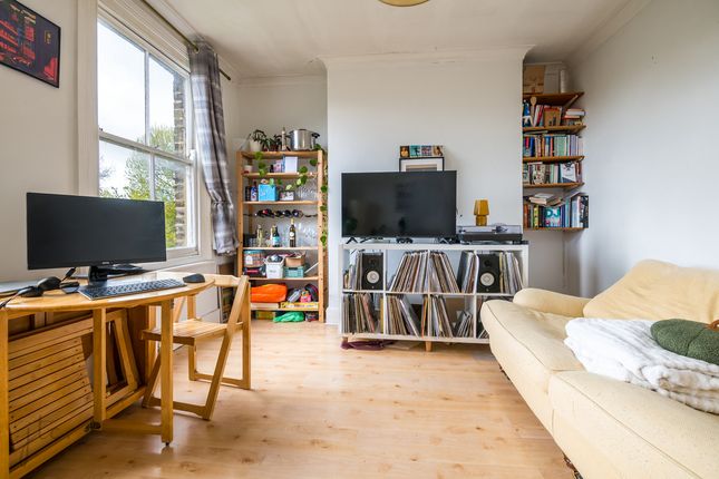 1 bed property, in Wickham Road, £425,000