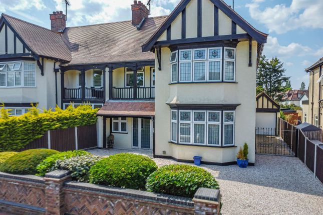 4 bed property, in Tyrone Road, £799,995