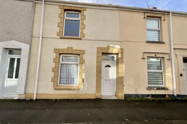 3 bed property, in Dillwyn Street, £120,000