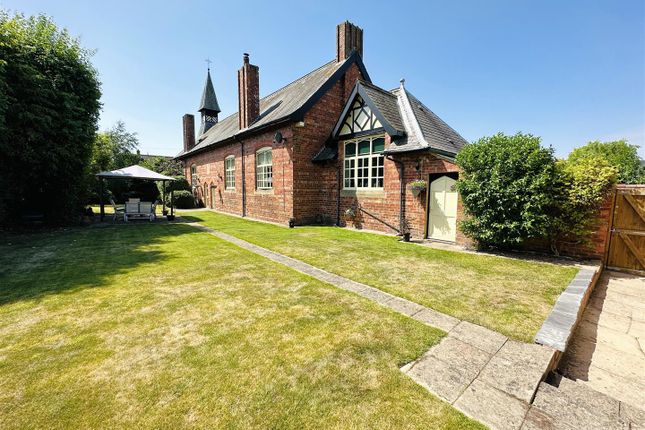 4 bed property, in High Street, £600,000