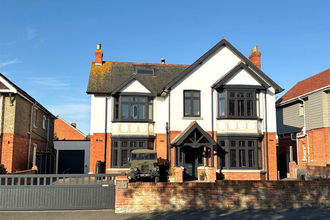 4 bed property, in Dorchester Road, £785,000
