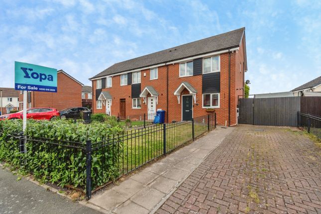 2 bed property, in Webley Grove, £220,000