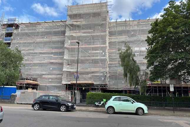 2 bed property, in Drayton Park, £340,000