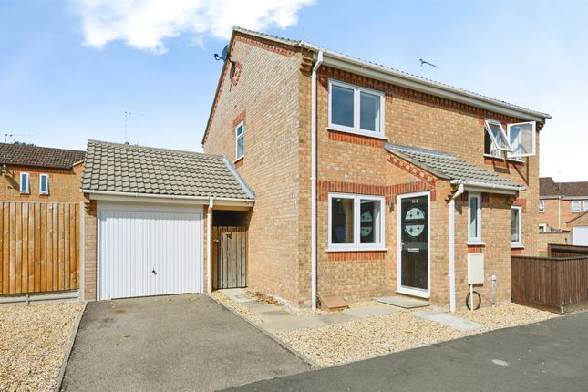 2 bed property, in Elvington, £220,000