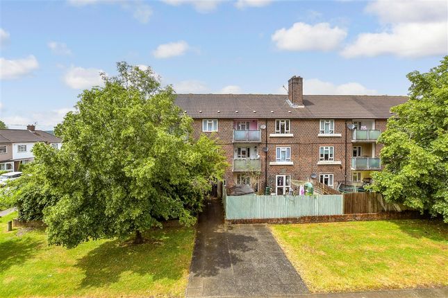 3 bed property, in Radstock Way, £230,000