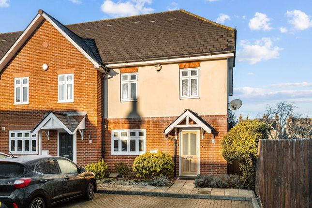 3 bed property, in Commercial Road, £400,000