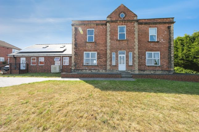 6 bed property, in Sandhill Road, £600,000