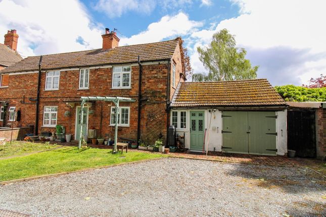 2 bed property, in Westgate, £195,000