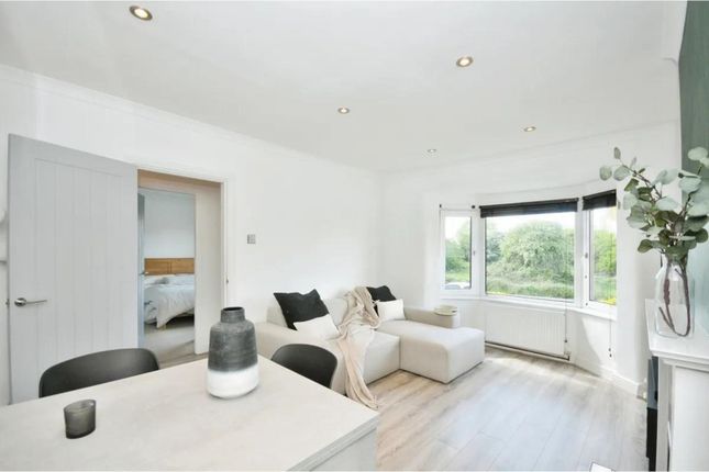 2 bed property, in Slades Drive, £300,000