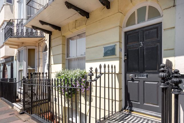 5 bed property, in Upper Rock Gardens, £900,000