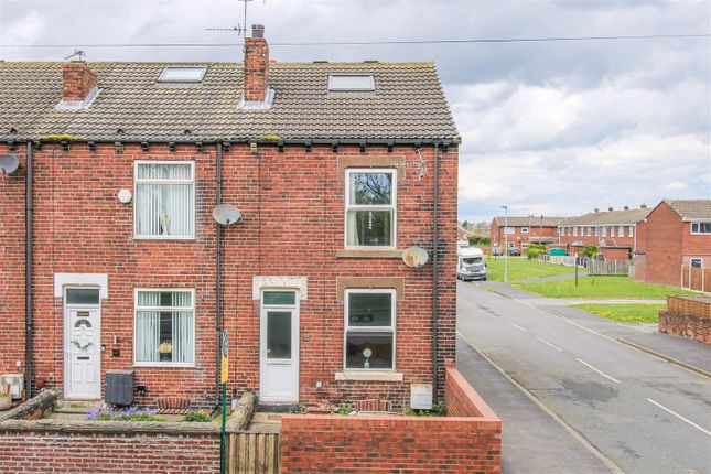 3 bed property, in Green Lane, £140,000