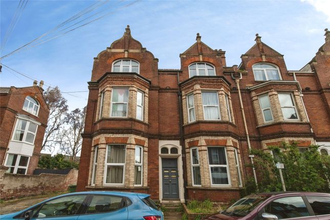 1 bed property, in Haldon Road, £80,000