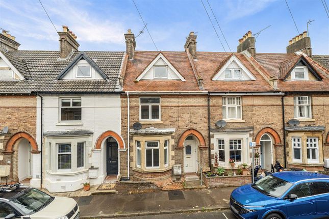 3 bed property, in Dukes Avenue, £250,000