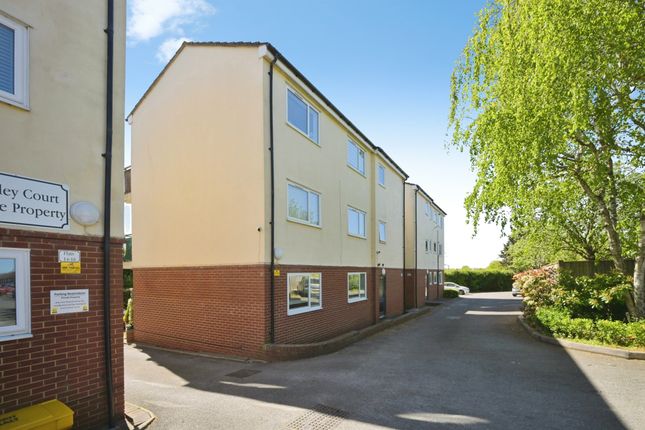 1 bed property, in Shelley Court, £215,000