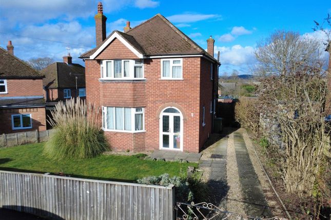 3 bed property, in Greenlands Road, £475,000