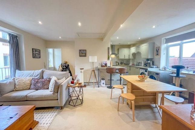 2 bed property, in The Firs, £250,000