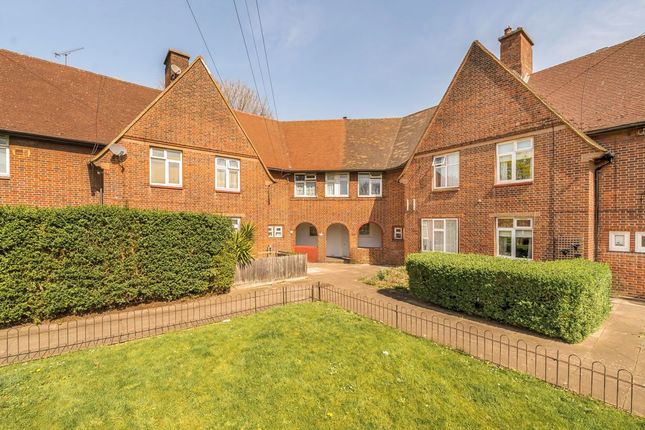 2 bed property, in Old Oak Common Lane, £500,000