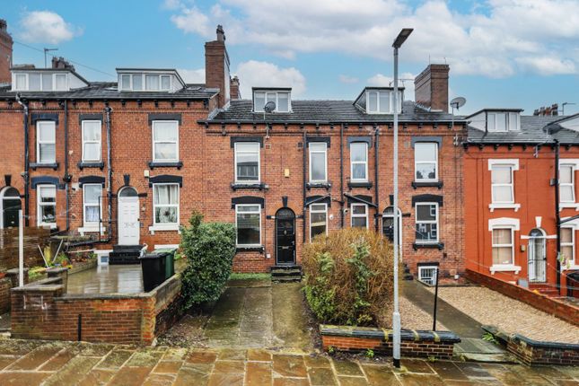 3 bed property, in Martin Terrace, £200,000