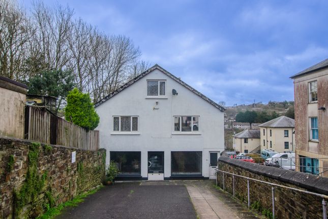 4 bed property, in 85 Fore Street, £330,000