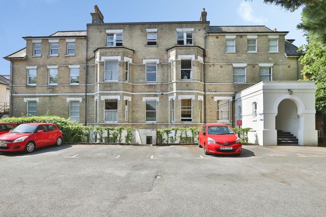 1 bed property, in Poole Road, £155,000