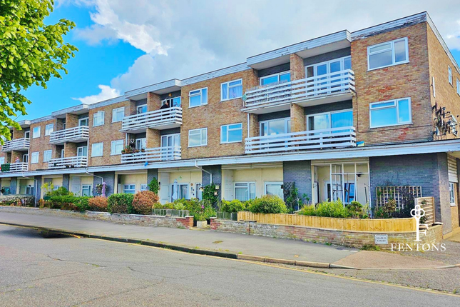 2 bed property, in Kings Avenue, £137,500