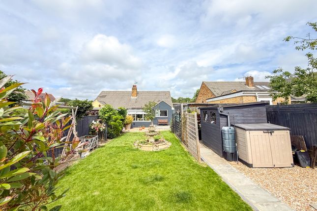 2 bed property, in Cresta Close, £310,000
