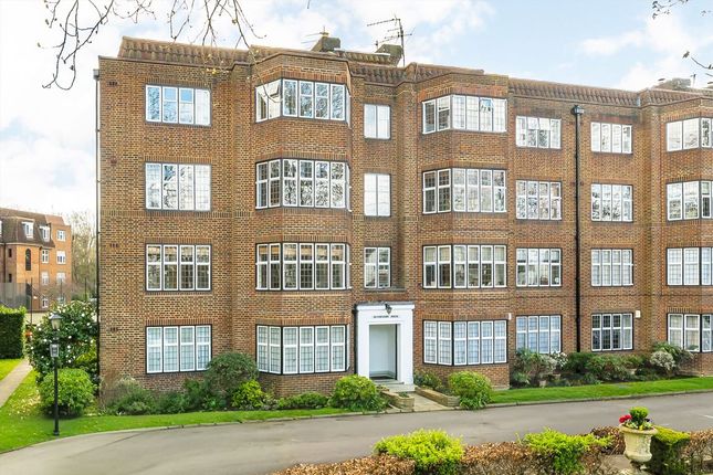 3 bed property, in Portsmouth Road, £535,000
