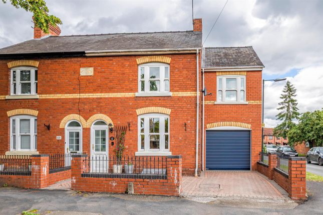 3 bed property, in Grandstand Road, £350,000