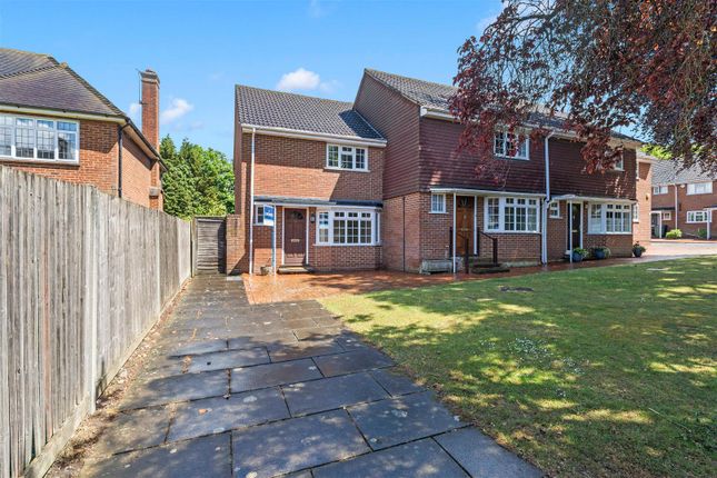 2 bed property, in Lower Edgeborough Road, £549,950