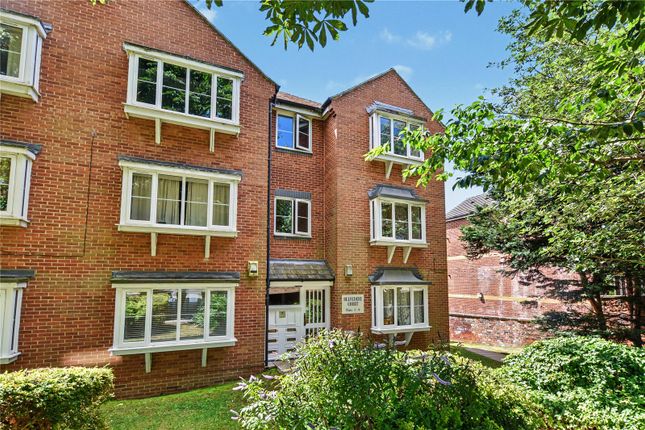 2 bed property, in Belvedere Court, £85,000