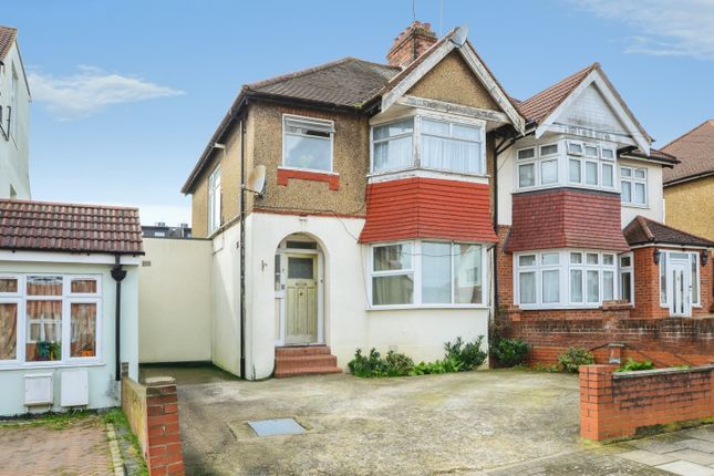 2 bed property, in Vancouver Road, £400,000