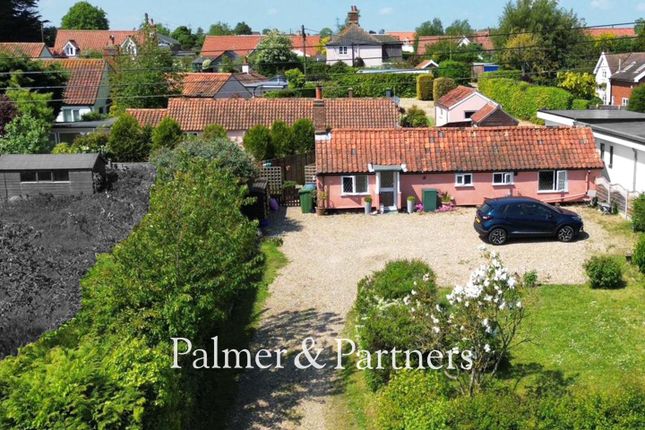 2 bed property, in Low Road, £350,000