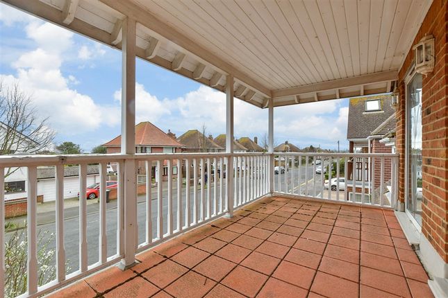 3 bed property, in London Road, £375,000