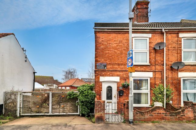 2 bed property, in Wootton Road, £150,000