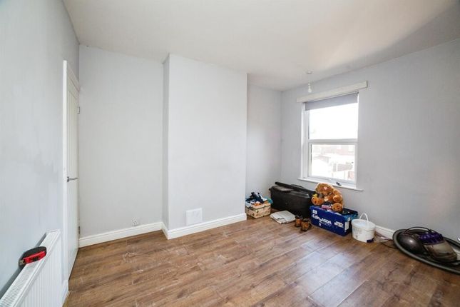 2 bed property, in High Street, £85,000