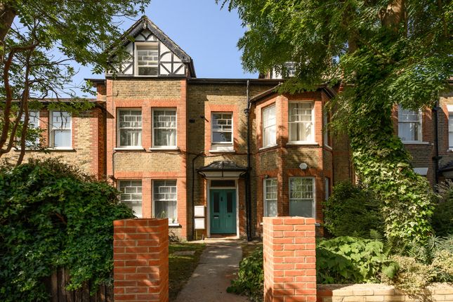 1 bed property, in Merton Hall Road, £285,000
