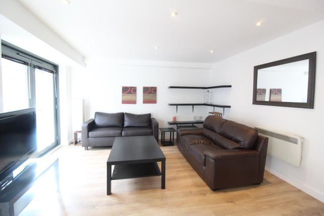 2 bed property, in 22 York Place, £100,000