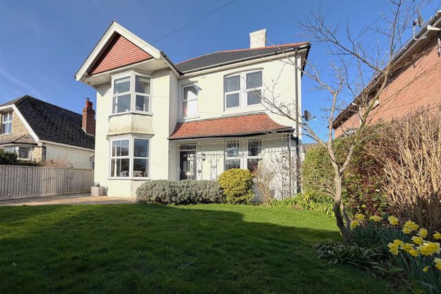 5 bed property, in Victoria Avenue, £795,000