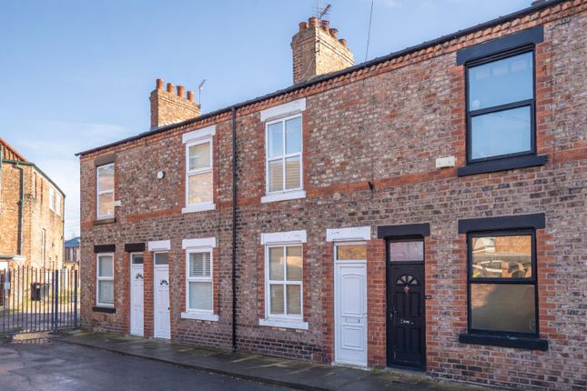 2 bed property, in Pembroke Street, £245,000