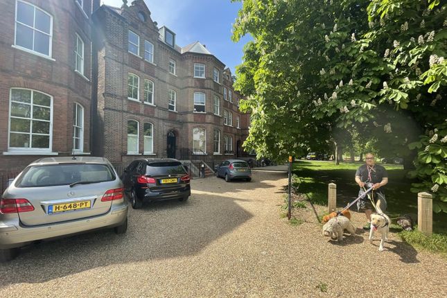 1 bed property, in Hallam House, £340,000