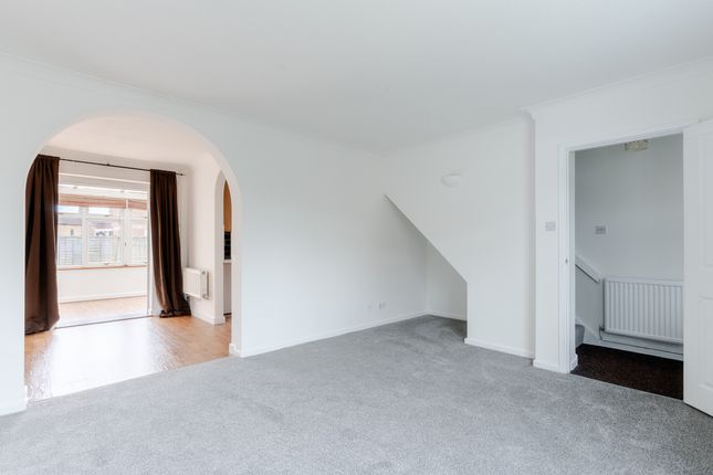3 bed property, in Oxen Leaze, £299,995